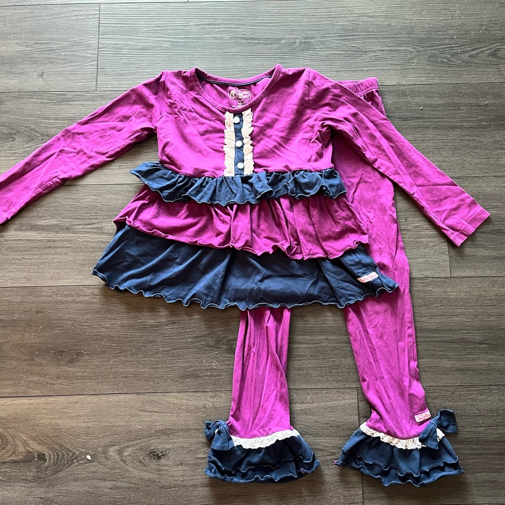 Size 7 Ruffle Butts 2 piece outfit